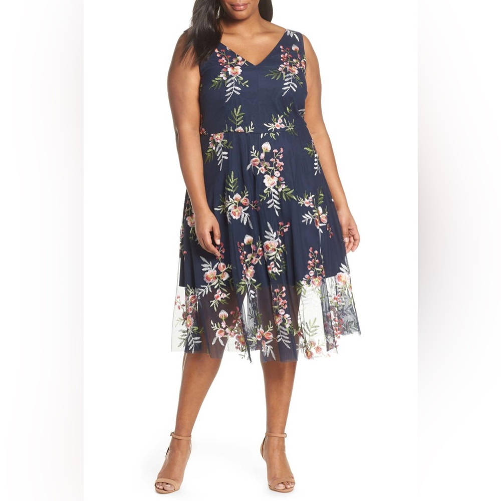 Like New Navy Mesh floral embroidered dress Vince Camuto size 22w